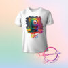 Playera blanca infantil para Halloween con diseño de monstruo de colores.