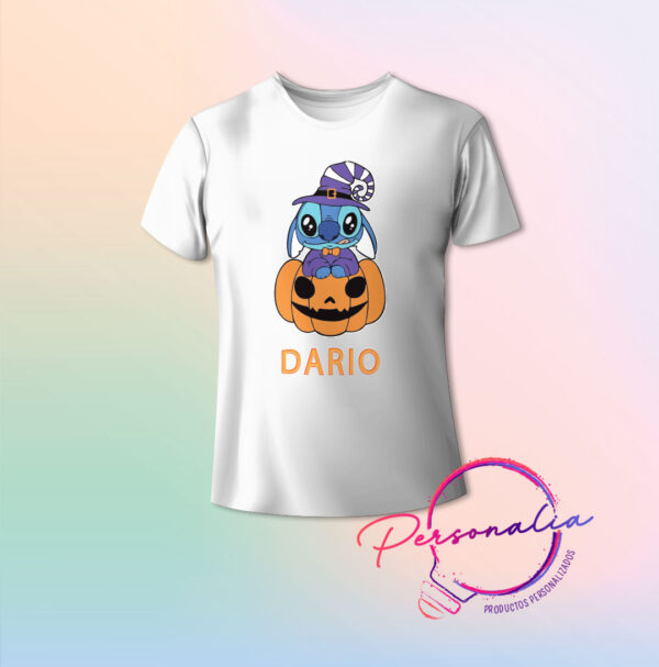 Playera blanca infantil para Halloween con diseño de stitc sobre calabaza.