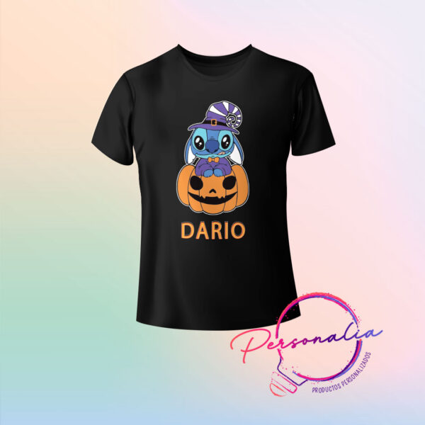 Playera negra infantil para Halloween con diseño de stitc sobre calabaza.